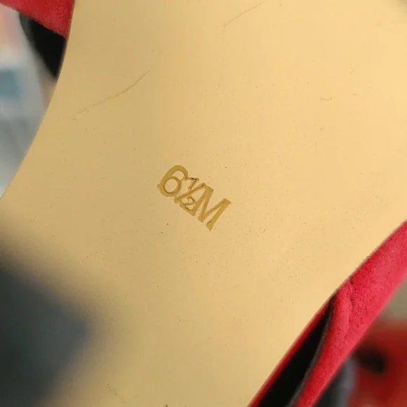 GUESS heels Red Suede in original box. 6-1/2m.  Like new !! - Picture 4 of 4